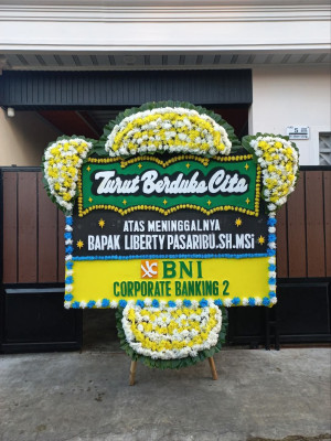 Papan Bunga Duka di Kakenturan Satu