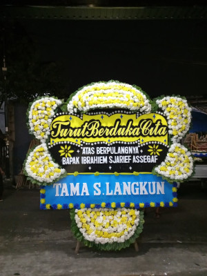 Papan Bunga Duka di Kakenturan Satu